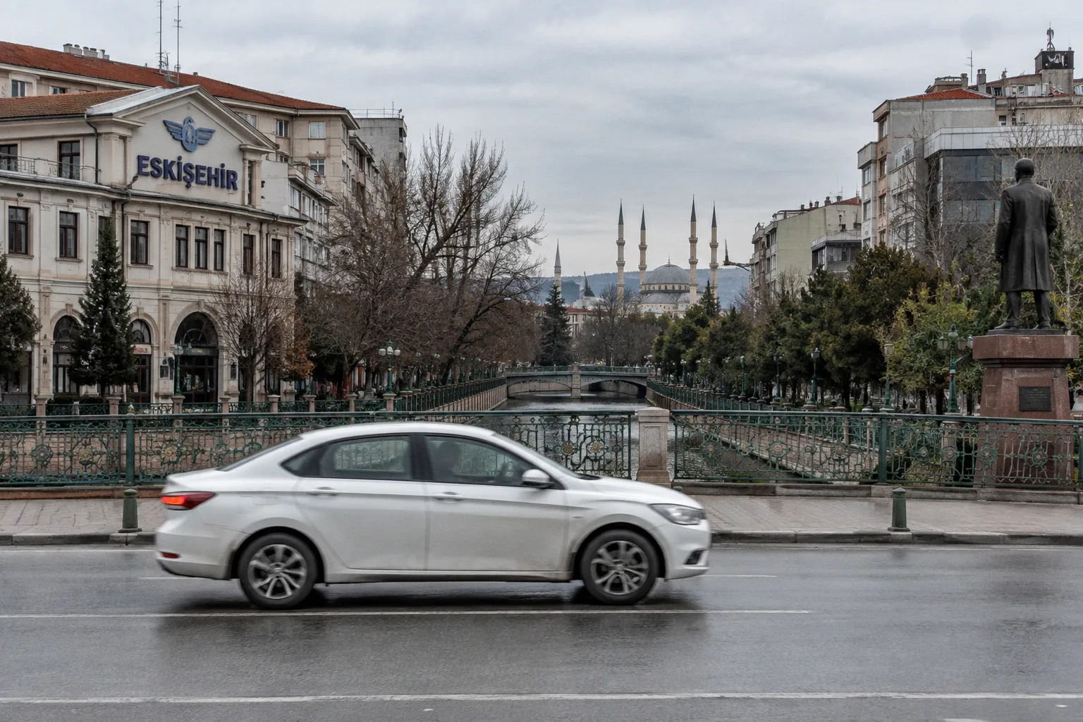 Car Rental in Eskisehir, Turkey: Practical Guide & Local Rules